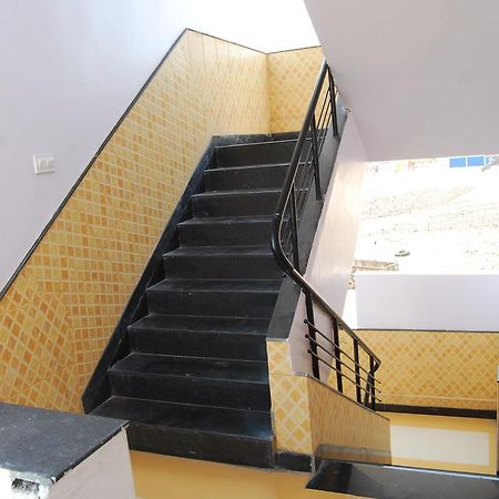 Hotel Utsav Ширди Екстериор снимка