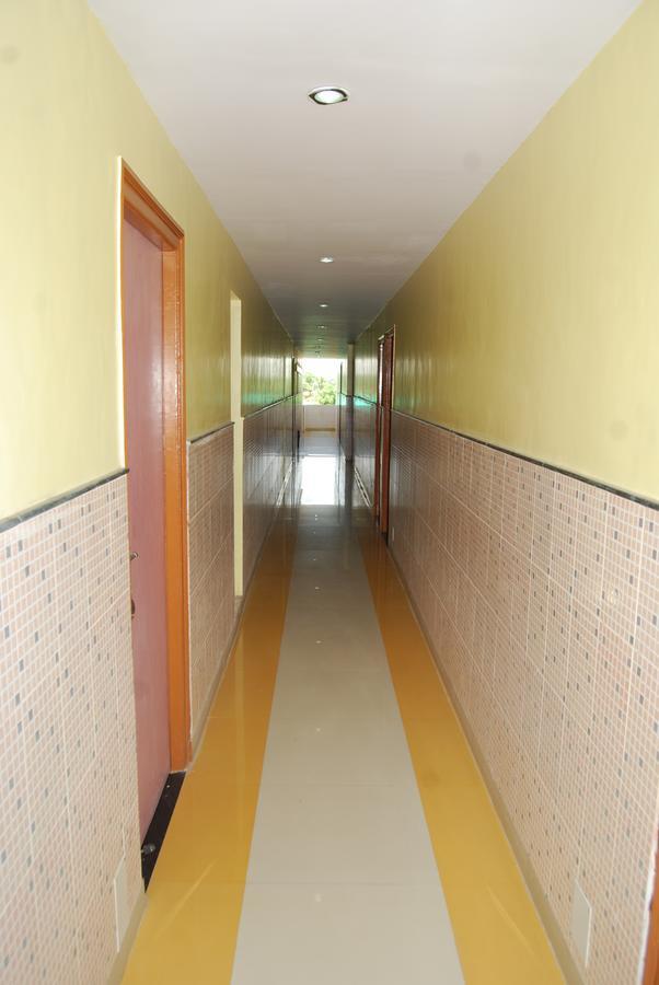 Hotel Utsav Ширди Екстериор снимка