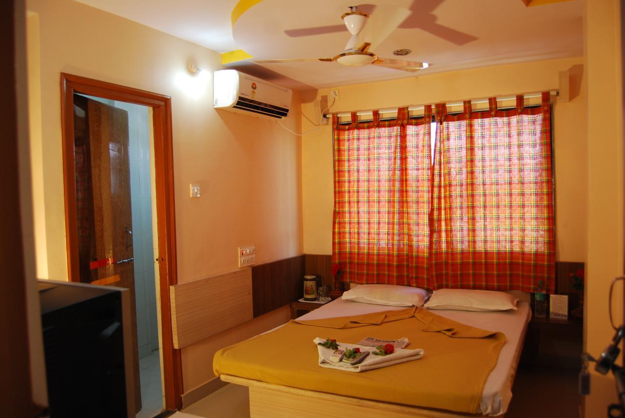 Hotel Utsav Ширди Екстериор снимка