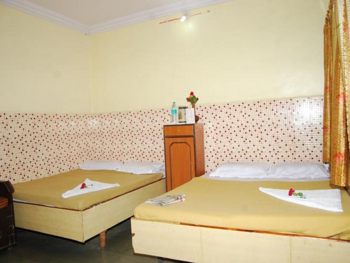 Hotel Utsav Ширди Екстериор снимка